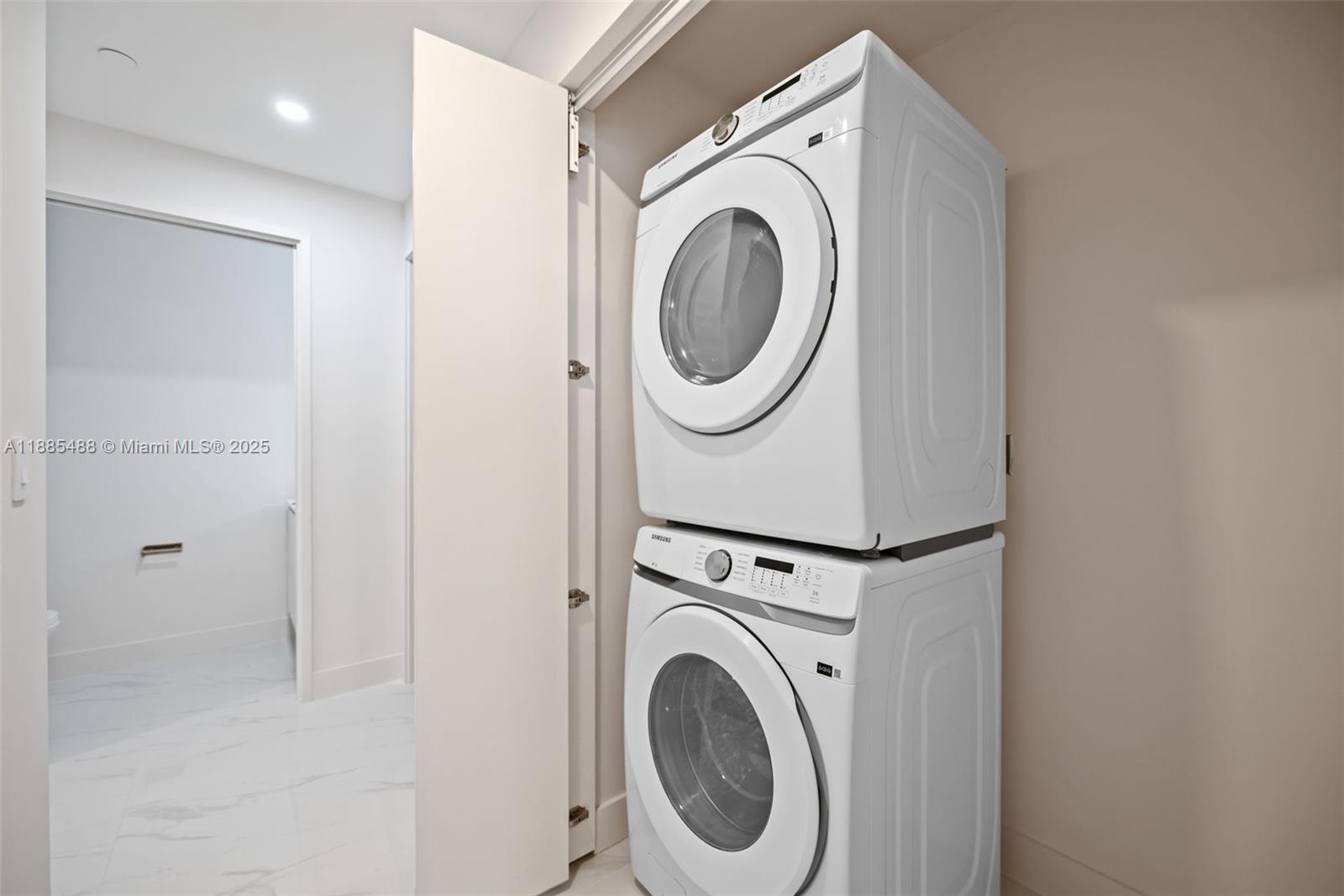 ARIA RESERVE - Residential Lease