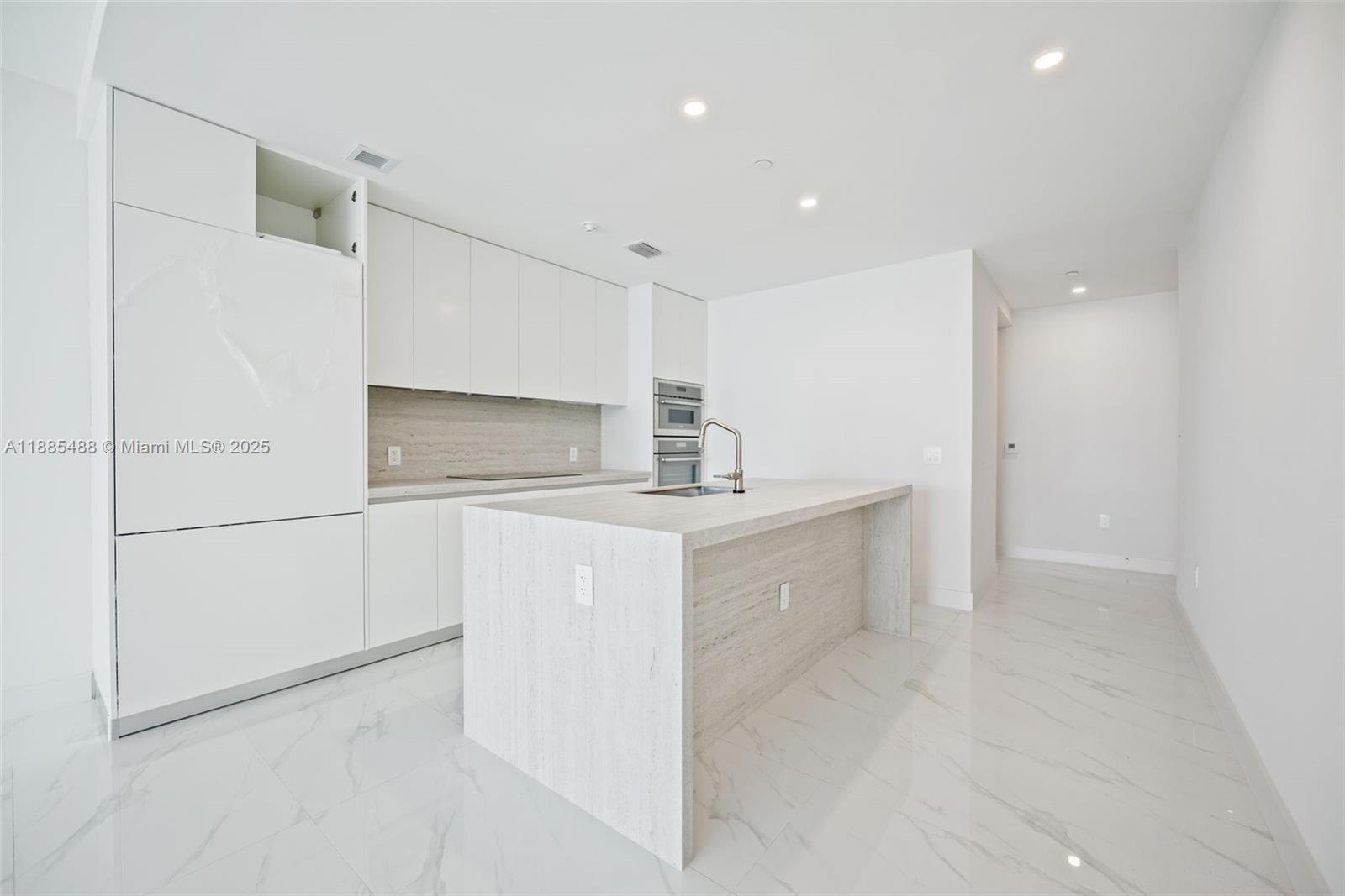 ARIA RESERVE - Residential Lease