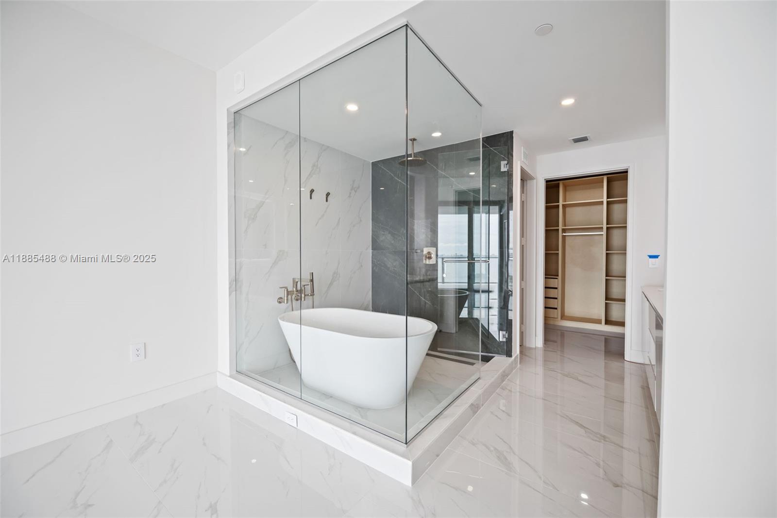 ARIA RESERVE - Residential Lease