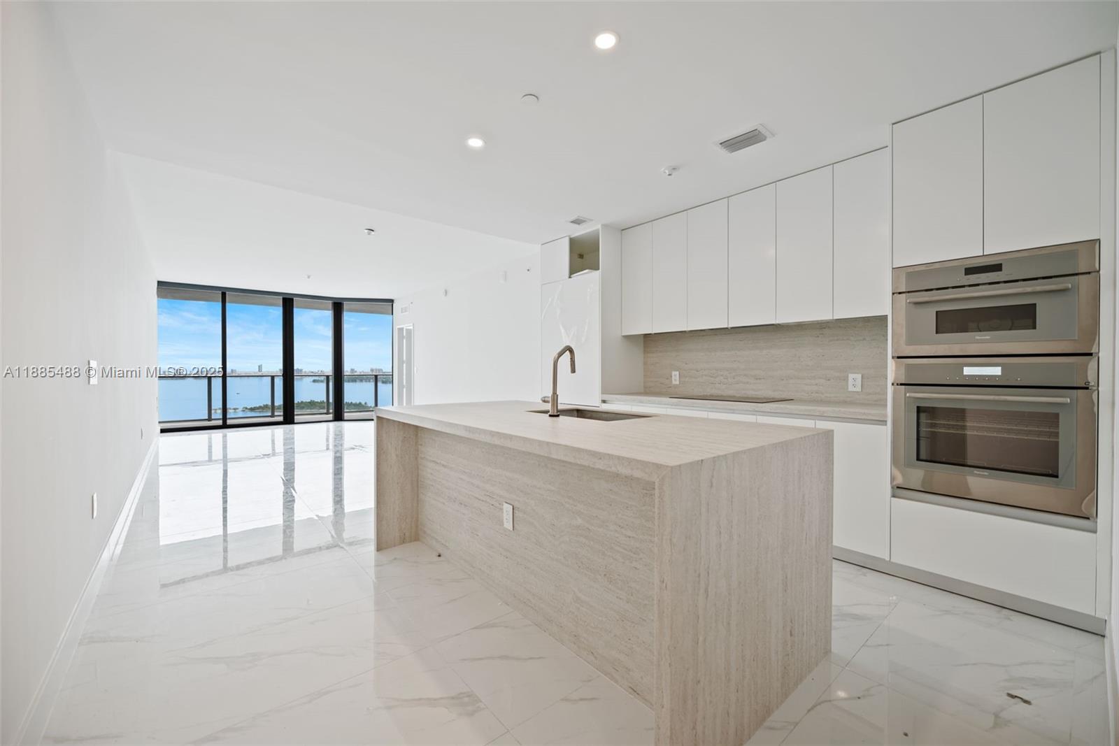 ARIA RESERVE - Residential Lease