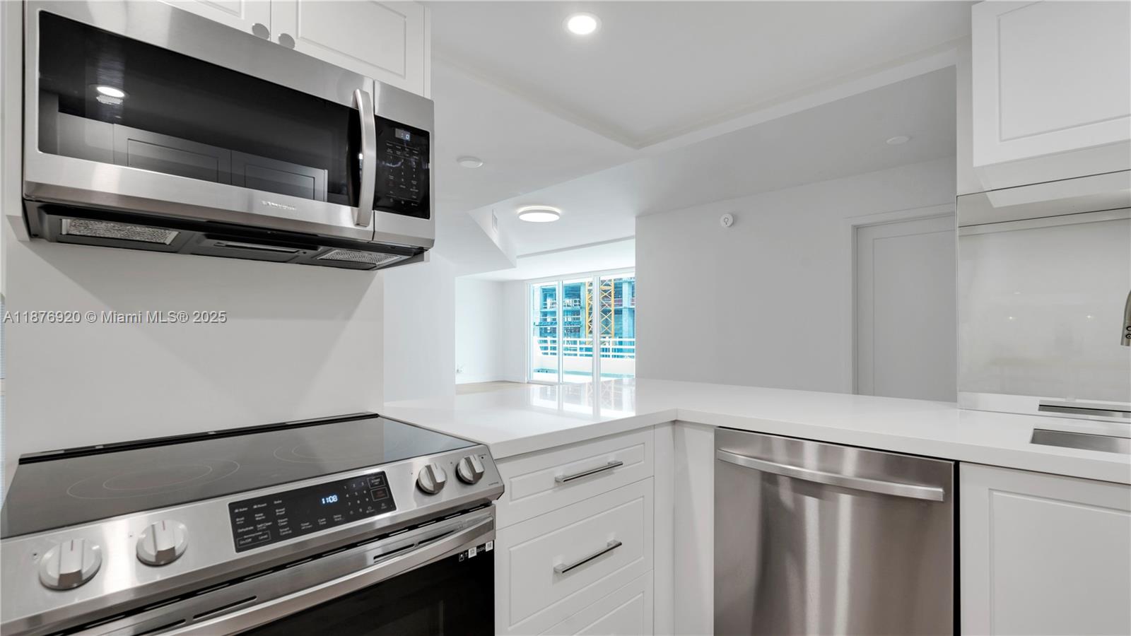 555 NE 34th St 0207