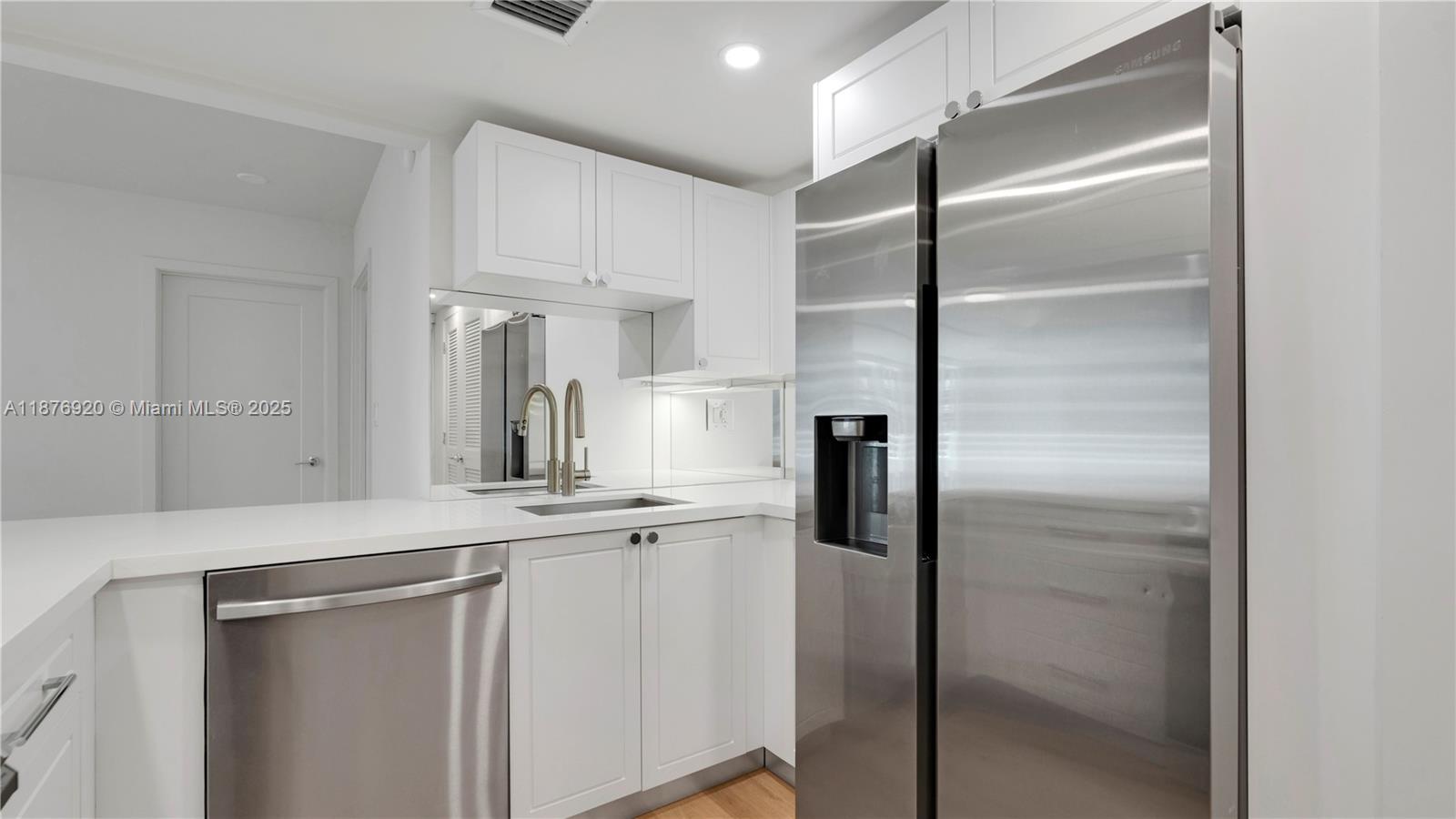 555 NE 34th St 0207
