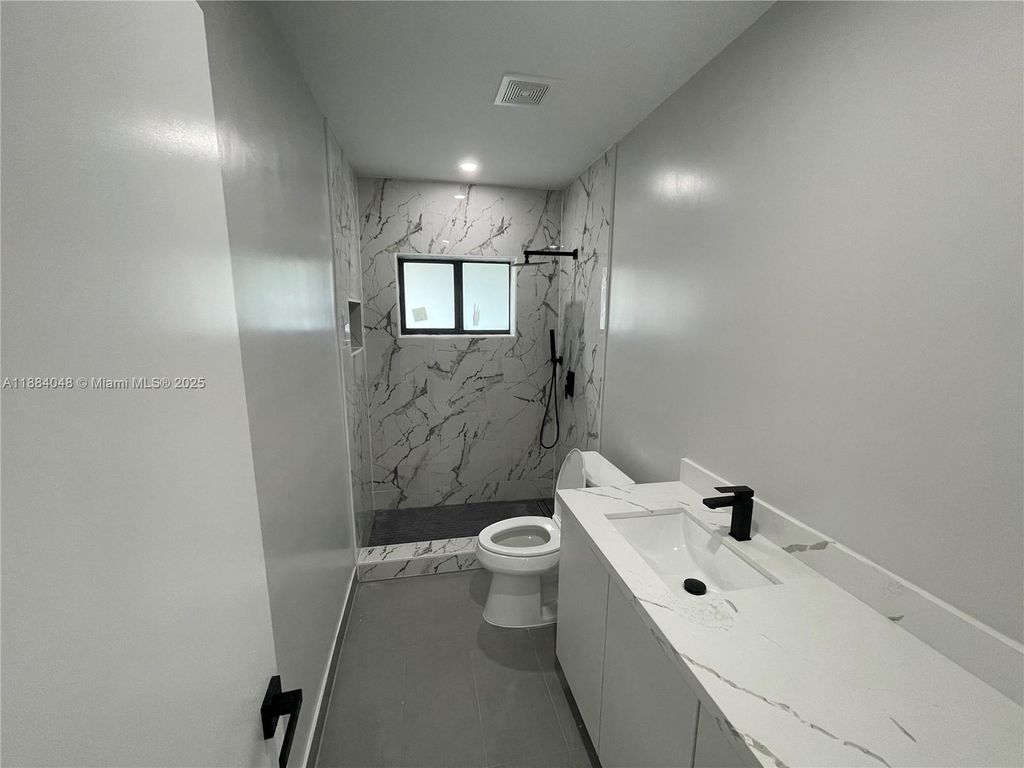 Photo of 1050 NE 9th Ave #1, Fort Lauderdale, FL 33304 (MLS # A11884048)