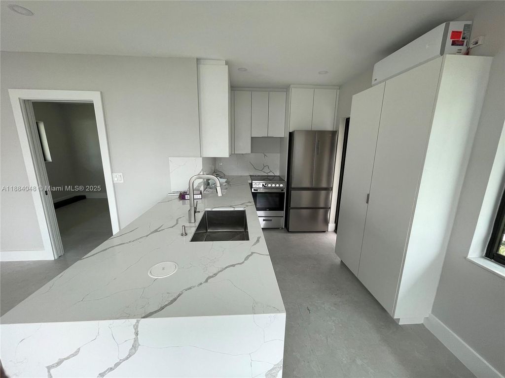 Photo of 1050 NE 9th Ave #1, Fort Lauderdale, FL 33304 (MLS # A11884048)