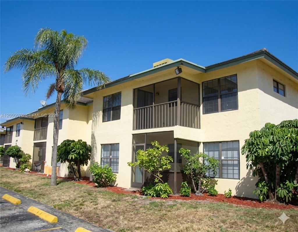 Photo of 2307 Linton Ridge Cir #C4, Delray Beach, FL 33444 (MLS # A12000076)