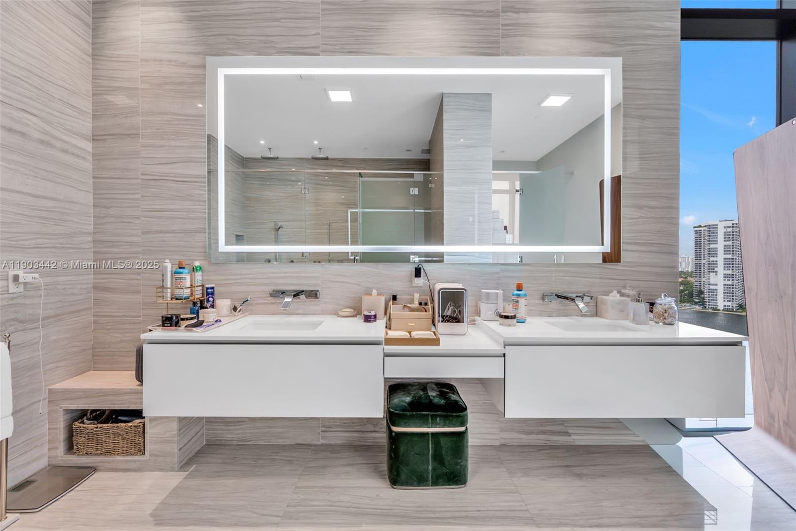 PRIVE CONDO - Residential Lease