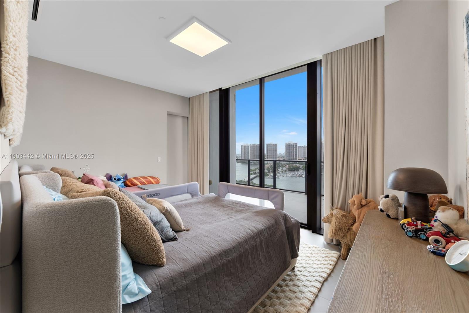 PRIVE CONDO - Residential Lease