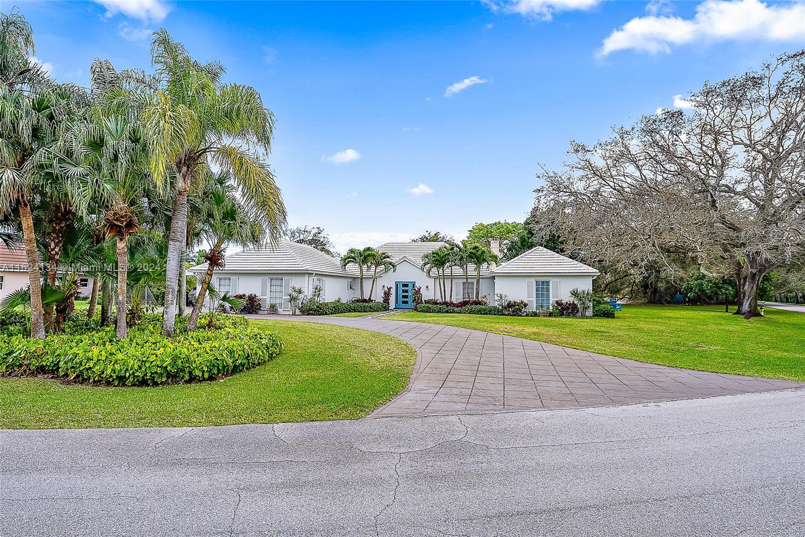 Property for Sale at 120 Se Turtle Creek Drive Dr, Jupiter, Palm Beach County, Florida - Bedrooms: 3 
Bathrooms: 4  - $1,895,000