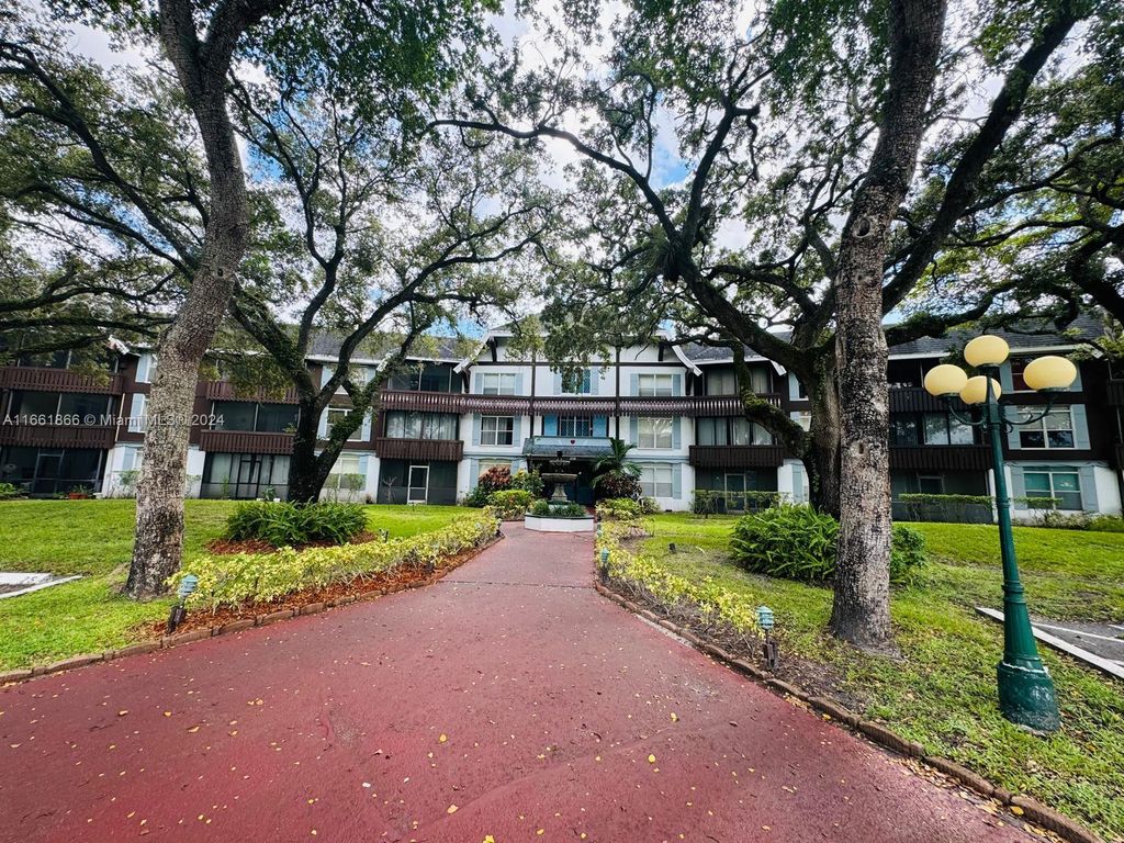 Photo of 3710 Inverrary Dr #2B, Lauderhill, FL 33319 (MLS # A11661866)