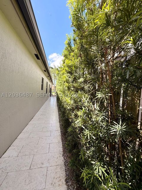 Tiny photo for 16572 SW 43rd Ln, Kendall, FL 33185 (MLS # A12036487)
