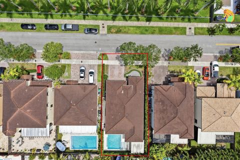 Tiny photo for 16572 SW 43rd Ln, Kendall, FL 33185 (MLS # A12036487)