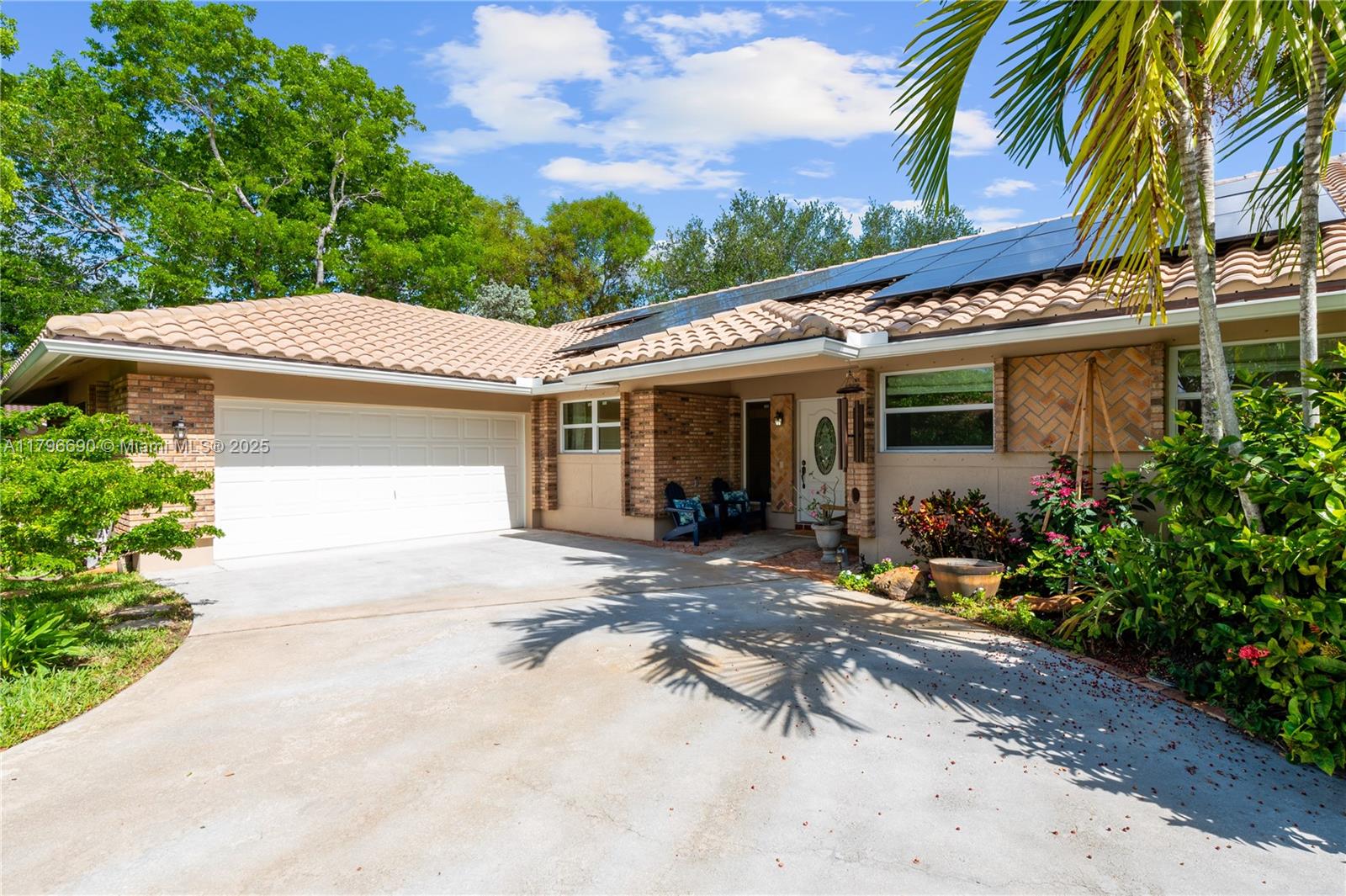 Property for Sale at 15941 Cobblestone Ct, Davie, Broward County, Florida - Bedrooms: 3 
Bathrooms: 2  - $785,000