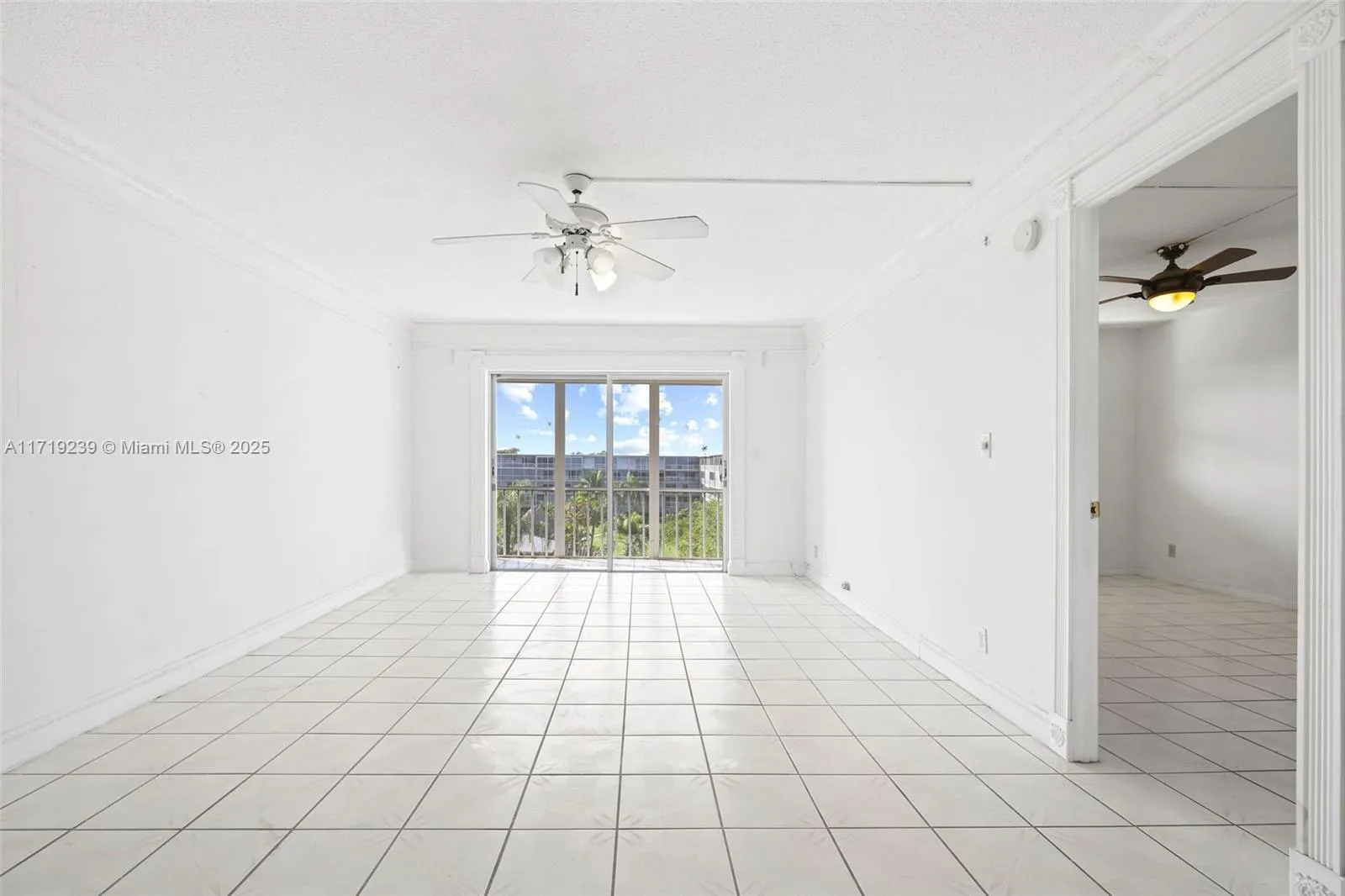 Hollywood, Florida 33021, United States, 1 Bedroom Bedrooms, ,2 BathroomsBathrooms,Residential,Active,21708
