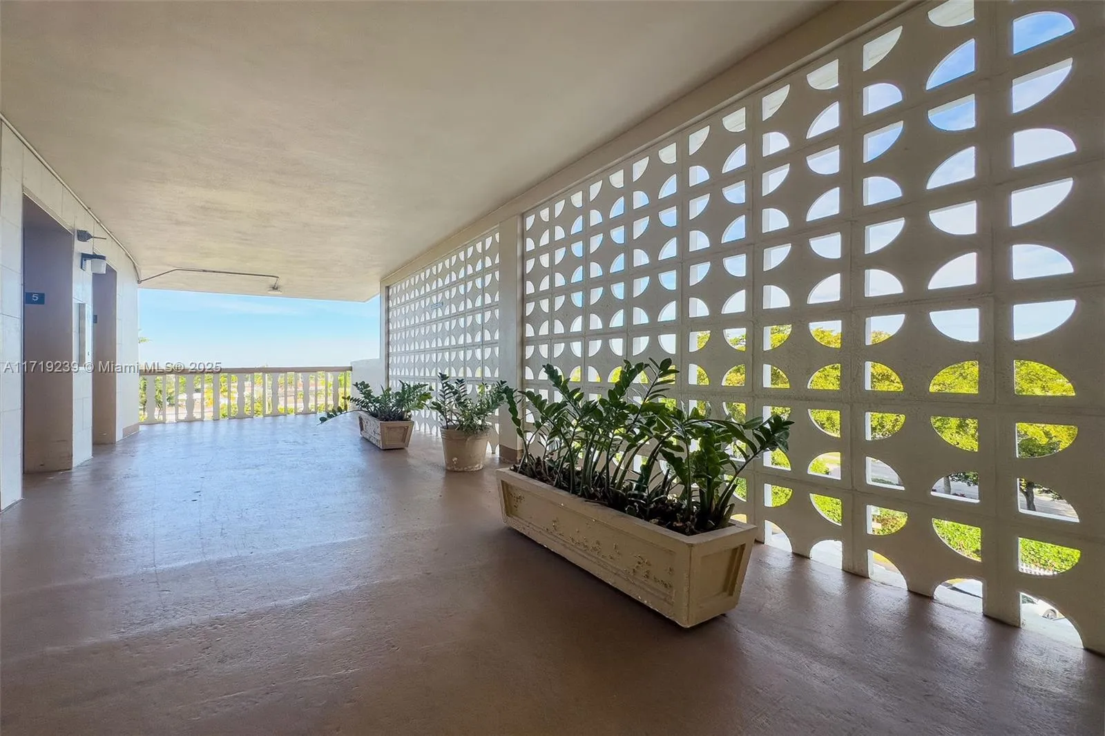 Hollywood, Florida 33021, United States, 1 Bedroom Bedrooms, ,2 BathroomsBathrooms,Residential,Active,21708