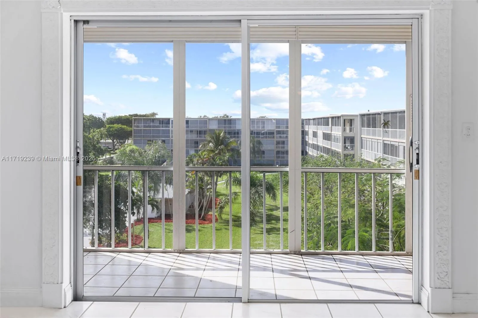 Hollywood, Florida 33021, United States, 1 Bedroom Bedrooms, ,2 BathroomsBathrooms,Residential,Active,21708