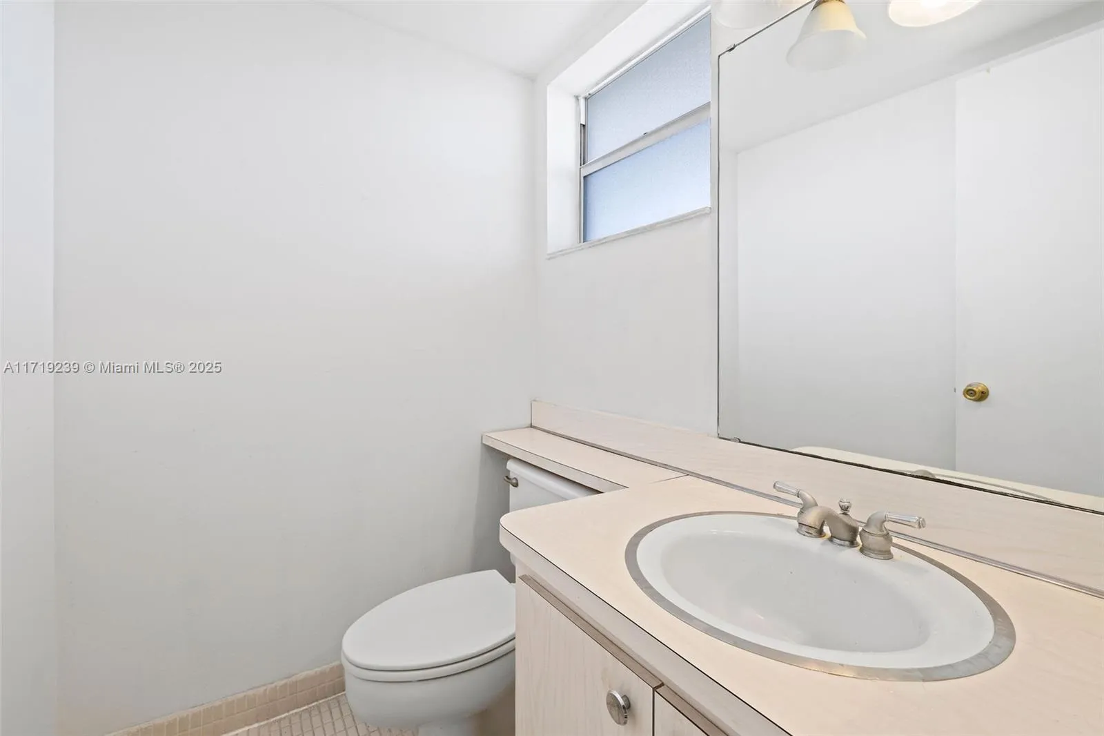Hollywood, Florida 33021, United States, 1 Bedroom Bedrooms, ,2 BathroomsBathrooms,Residential,Active,21708