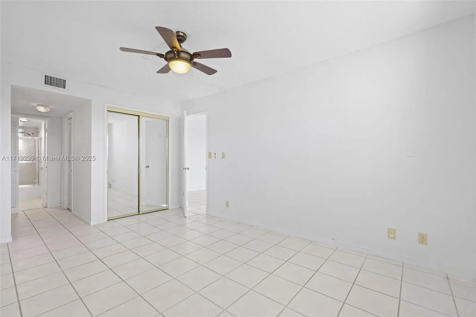 Hollywood, Florida 33021, United States, 1 Bedroom Bedrooms, ,2 BathroomsBathrooms,Residential,Active,21708