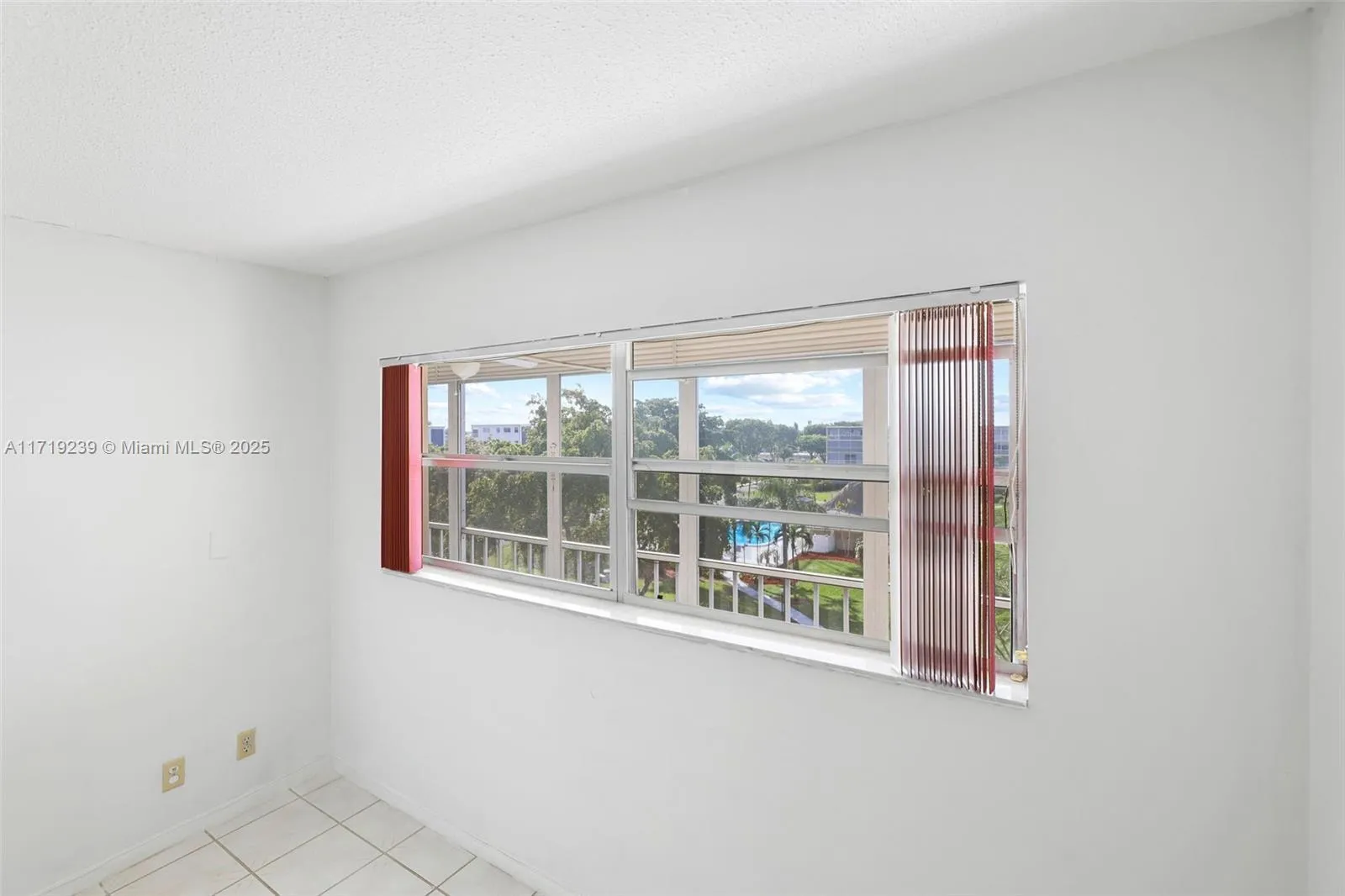 Hollywood, Florida 33021, United States, 1 Bedroom Bedrooms, ,2 BathroomsBathrooms,Residential,Active,21708