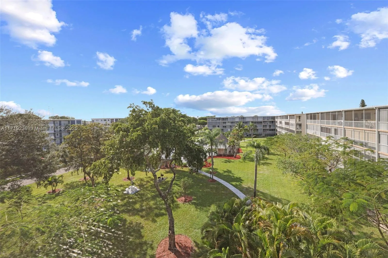 Hollywood, Florida 33021, United States, 1 Bedroom Bedrooms, ,2 BathroomsBathrooms,Residential,Active,21708