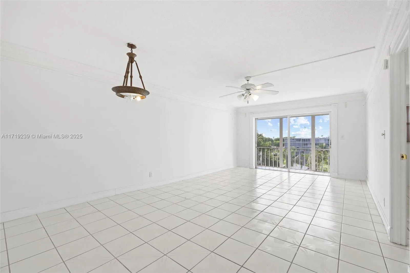 Hollywood, Florida 33021, United States, 1 Bedroom Bedrooms, ,2 BathroomsBathrooms,Residential,Active,21708