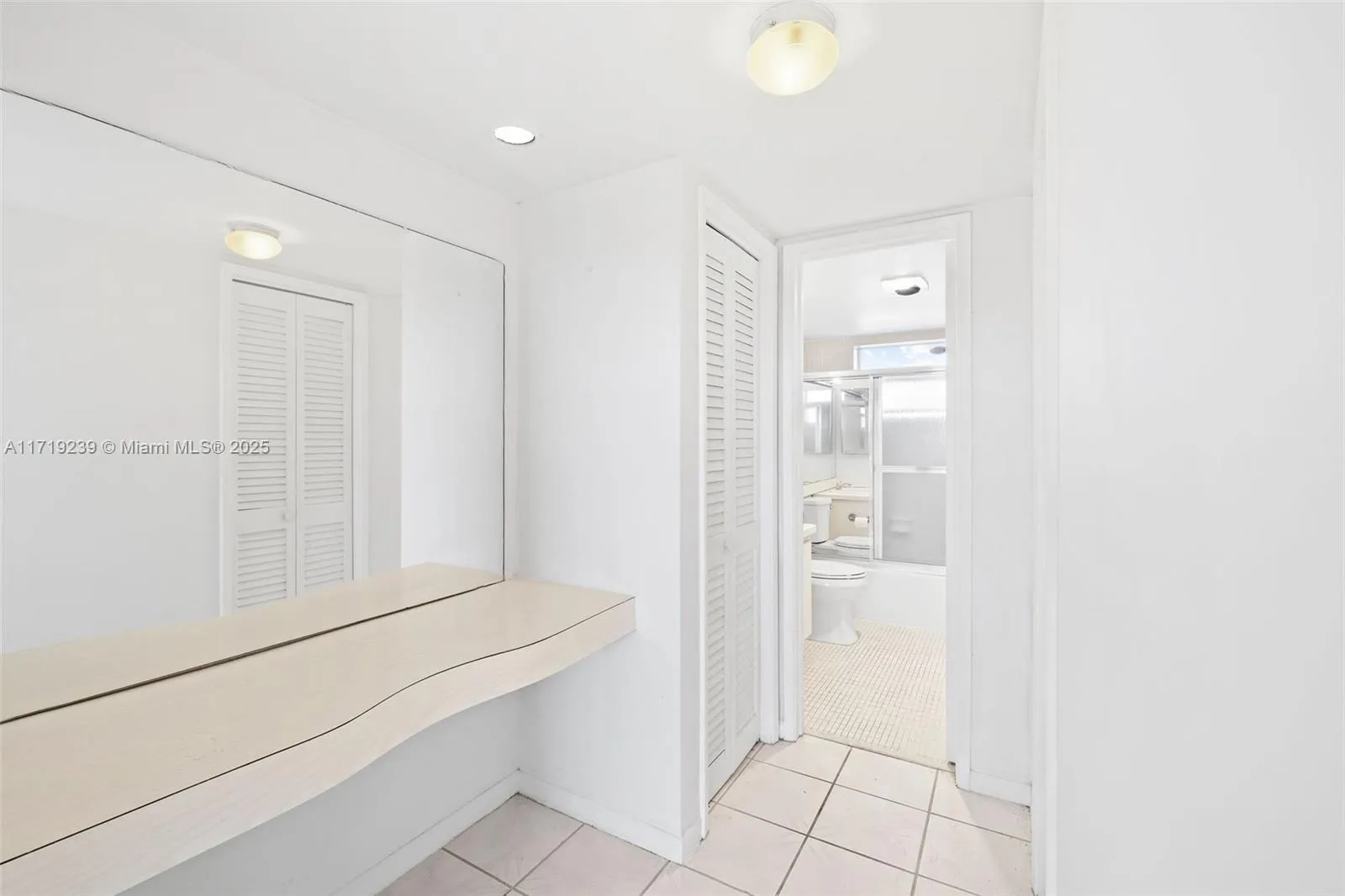 Hollywood, Florida 33021, United States, 1 Bedroom Bedrooms, ,2 BathroomsBathrooms,Residential,Active,21708