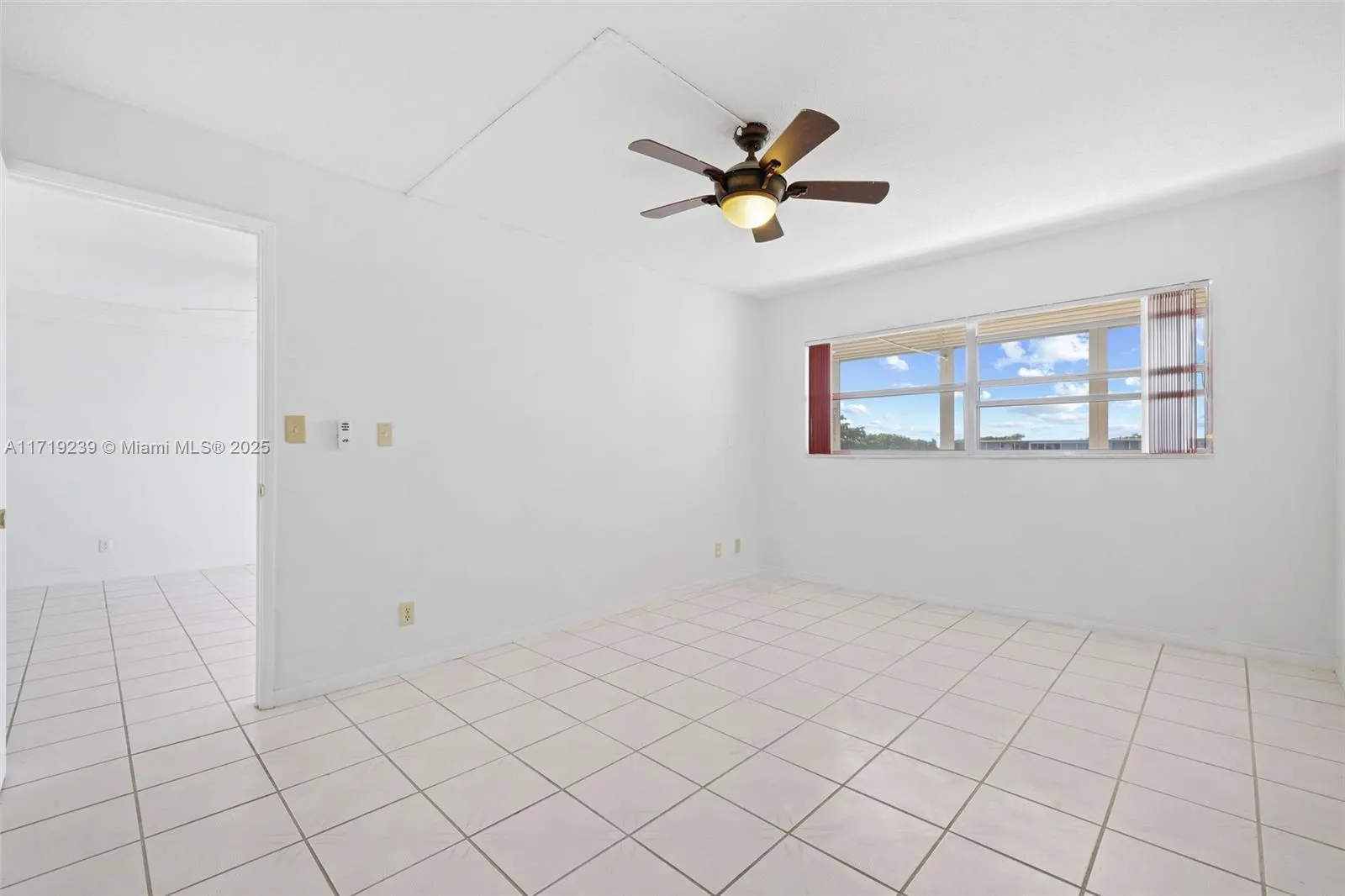 Hollywood, Florida 33021, United States, 1 Bedroom Bedrooms, ,2 BathroomsBathrooms,Residential,Active,21708