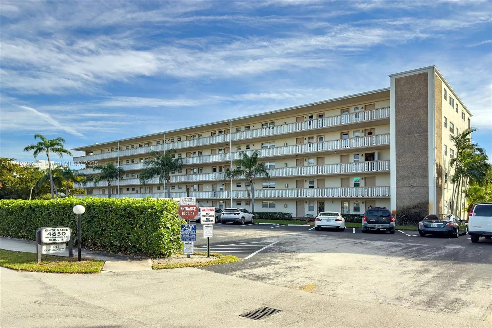 Hollywood, Florida 33021, United States, 1 Bedroom Bedrooms, ,2 BathroomsBathrooms,Residential,Active,21708