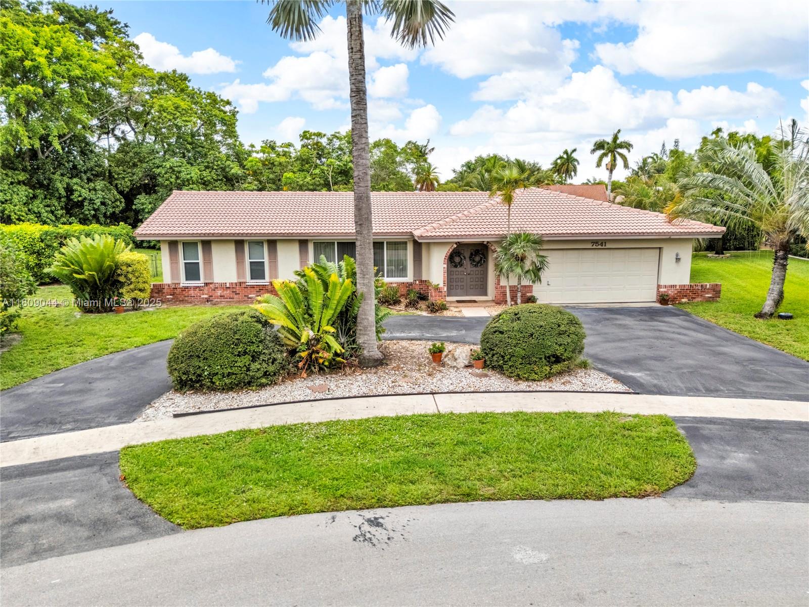 Property for Sale at 7541 Sw 9th St, Plantation, Miami-Dade County, Florida - Bedrooms: 4 
Bathrooms: 2  - $735,000
