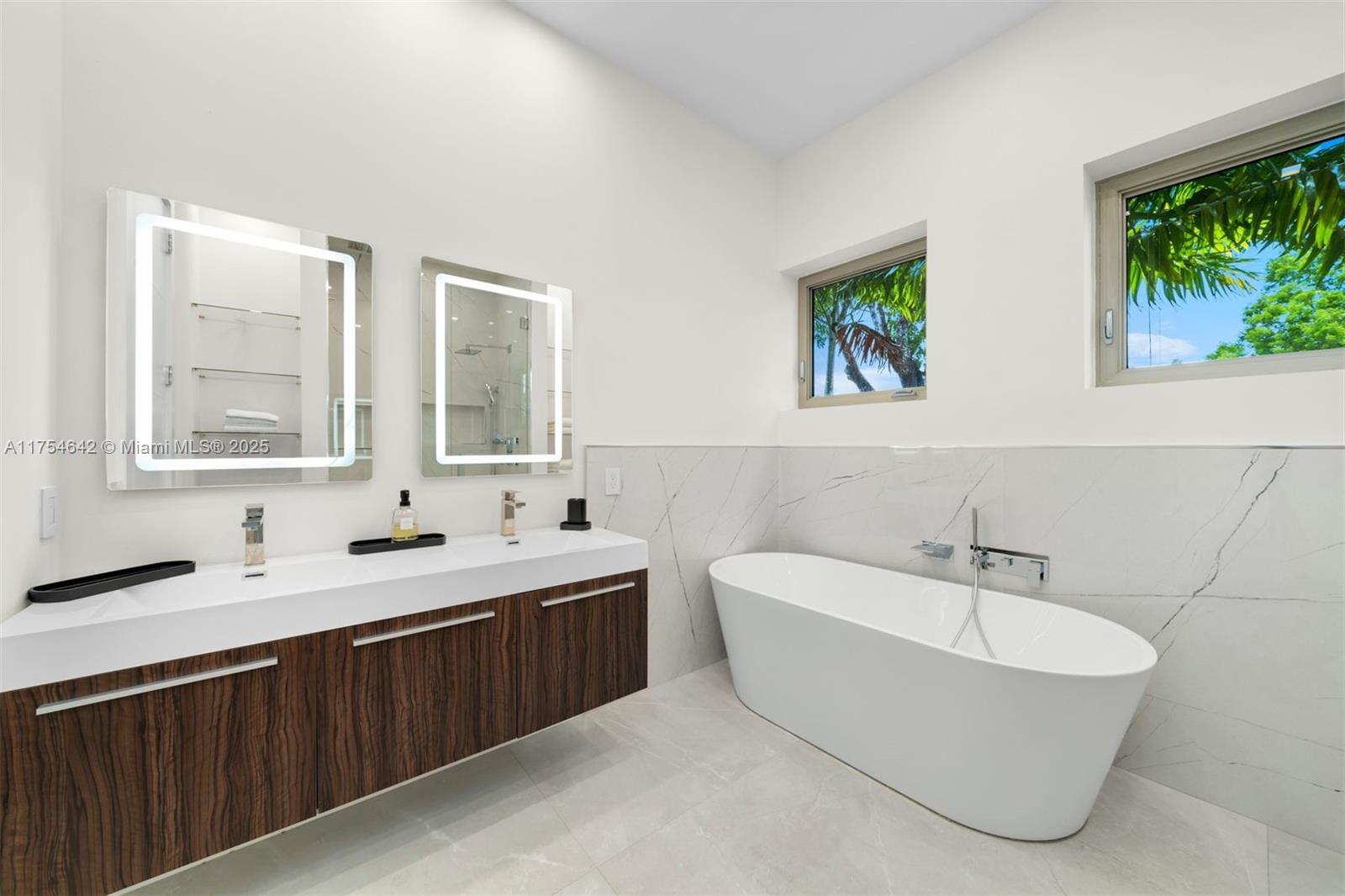 NAUTILUS SUB - Residential Lease