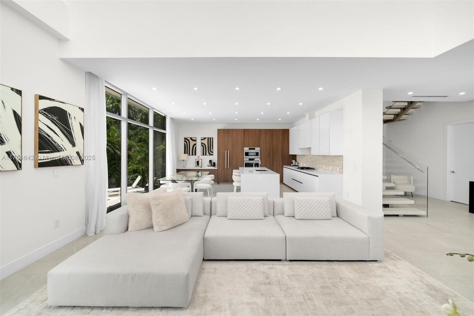 NAUTILUS SUB - Residential Lease