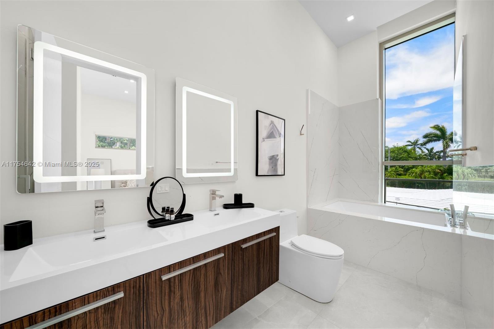 NAUTILUS SUB - Residential Lease