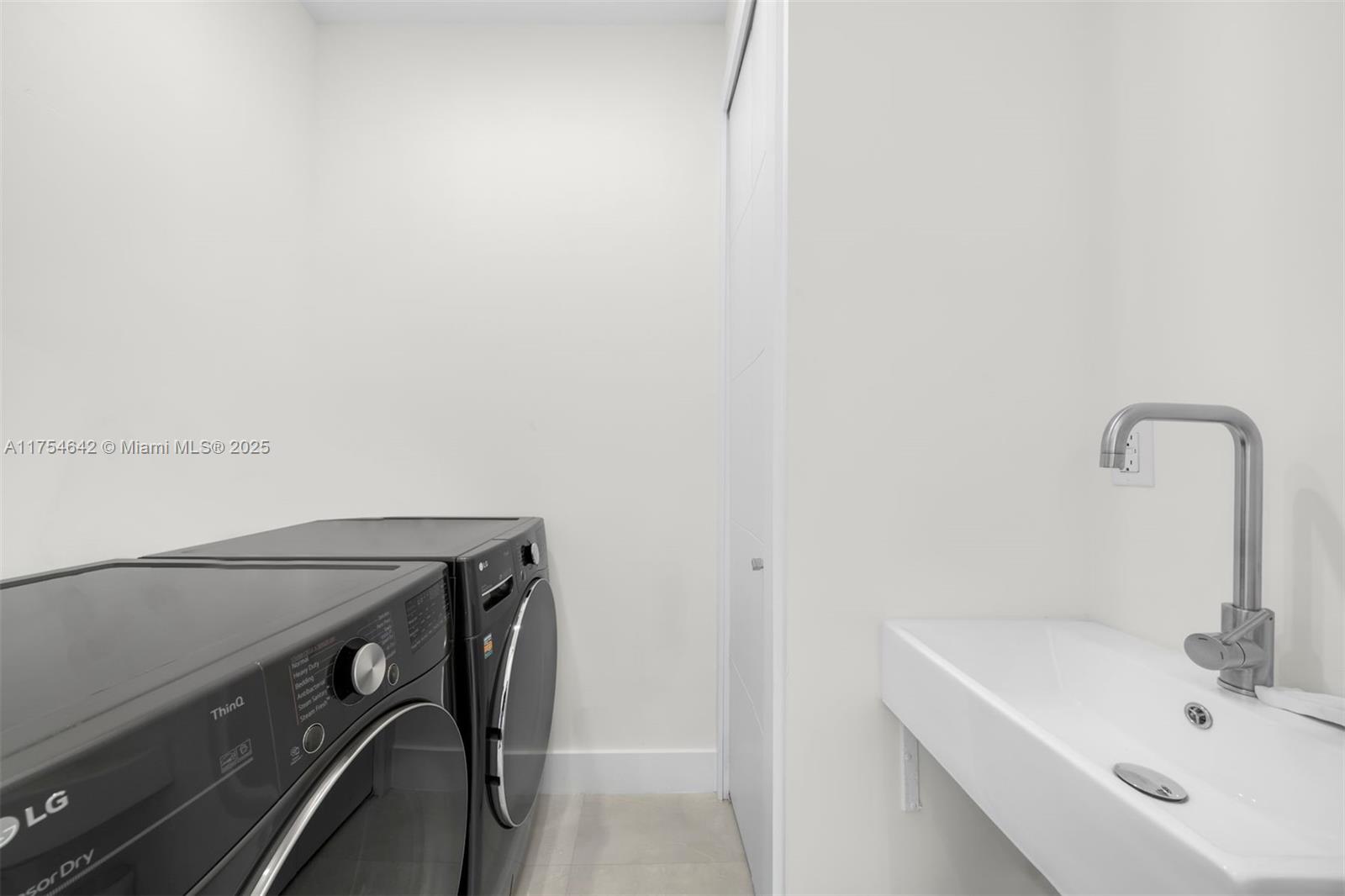 NAUTILUS SUB - Residential Lease