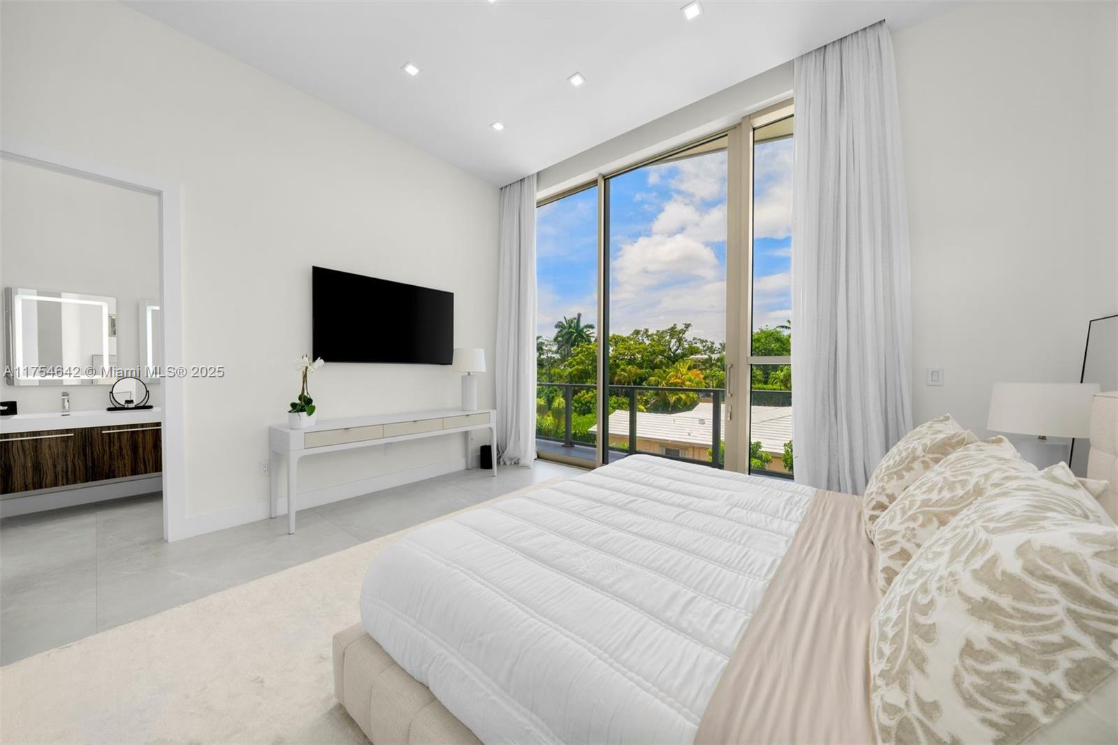 NAUTILUS SUB - Residential Lease