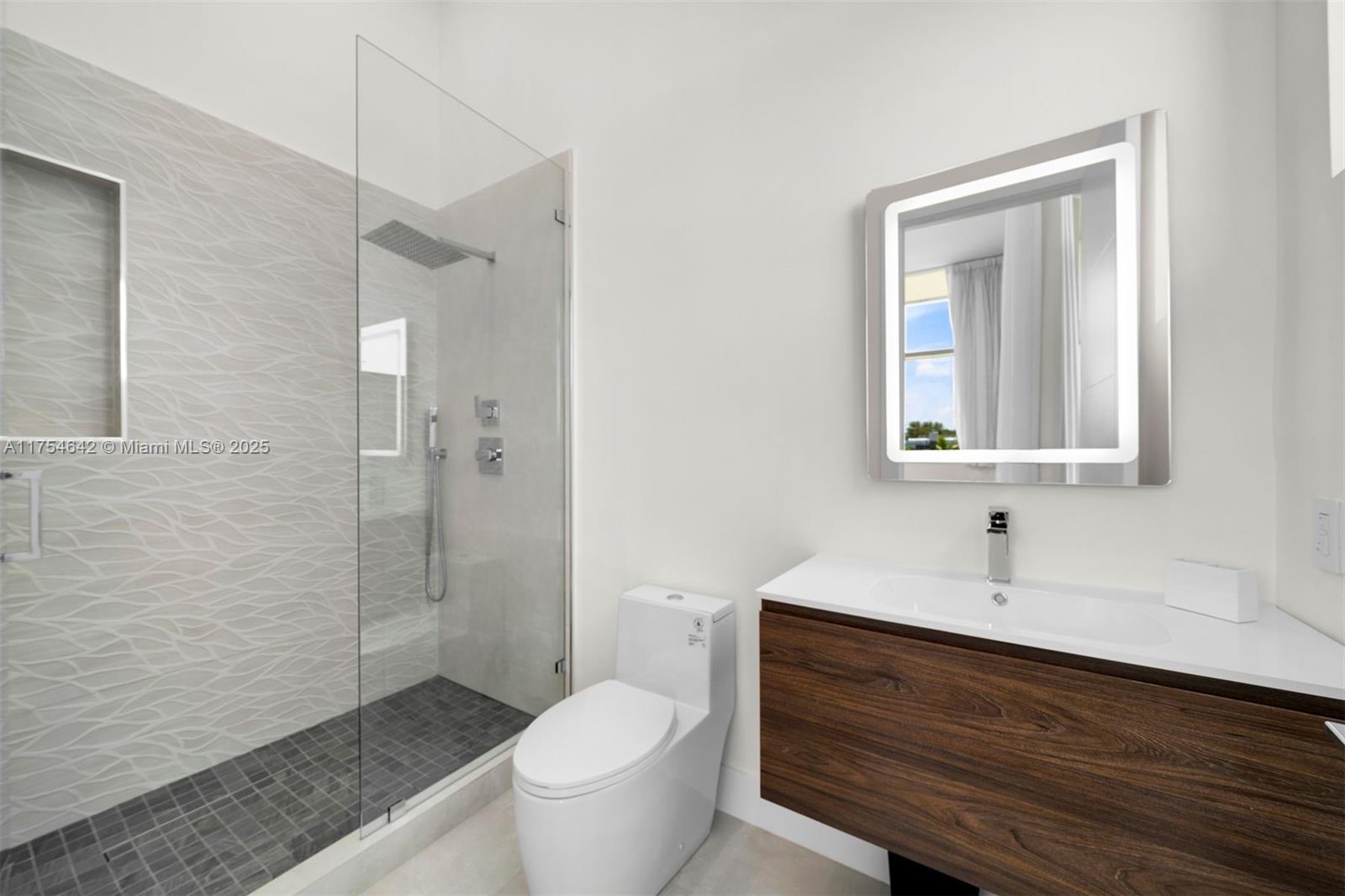 NAUTILUS SUB - Residential Lease