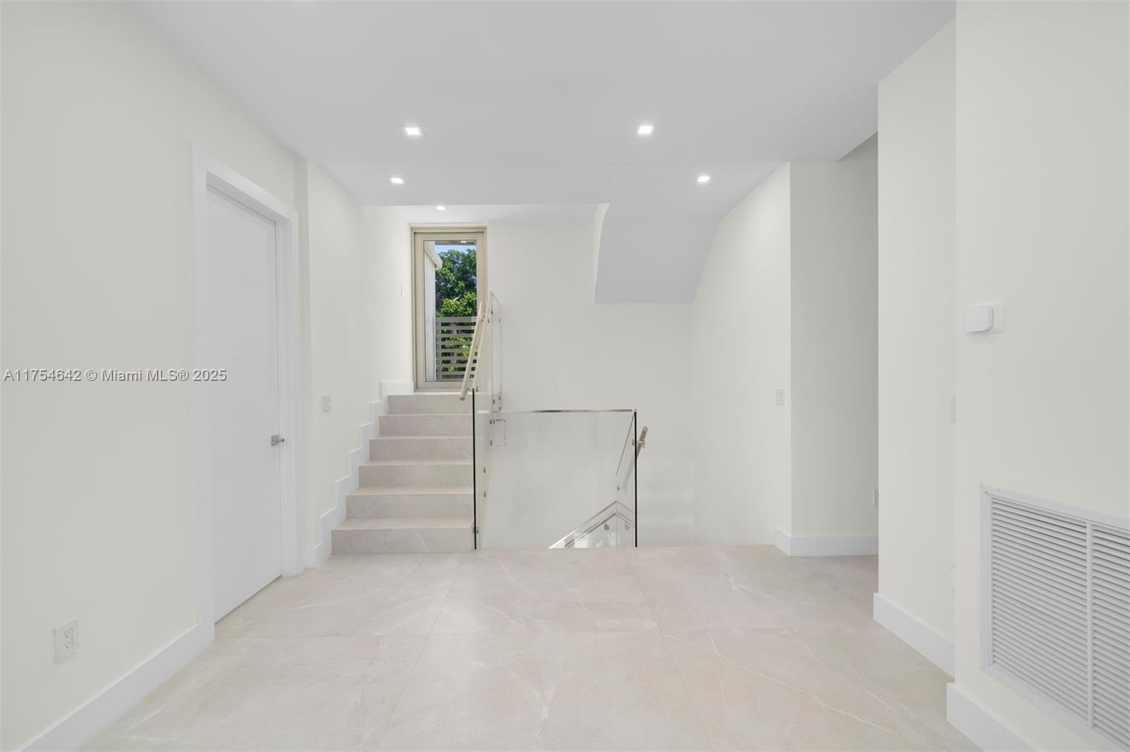 NAUTILUS SUB - Residential Lease