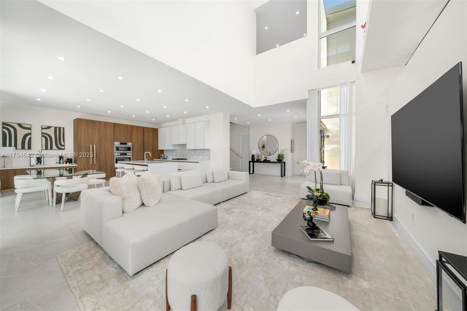 NAUTILUS SUB - Residential Lease