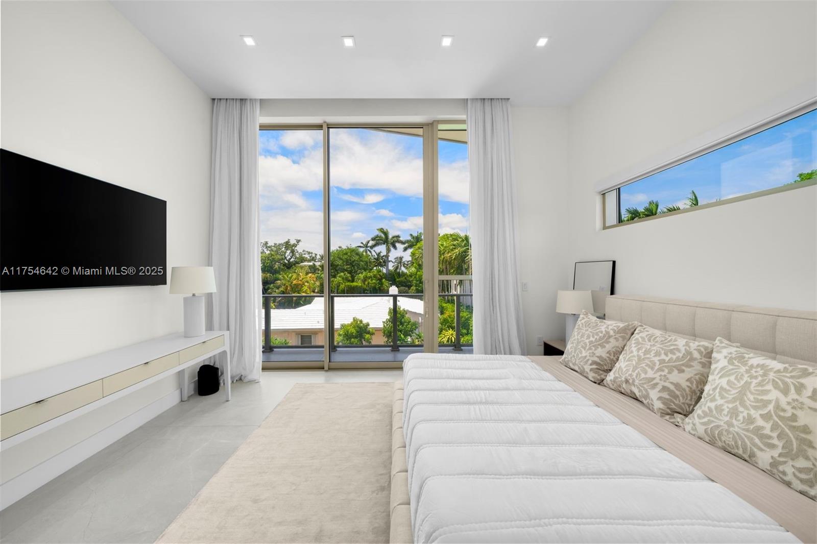 NAUTILUS SUB - Residential Lease