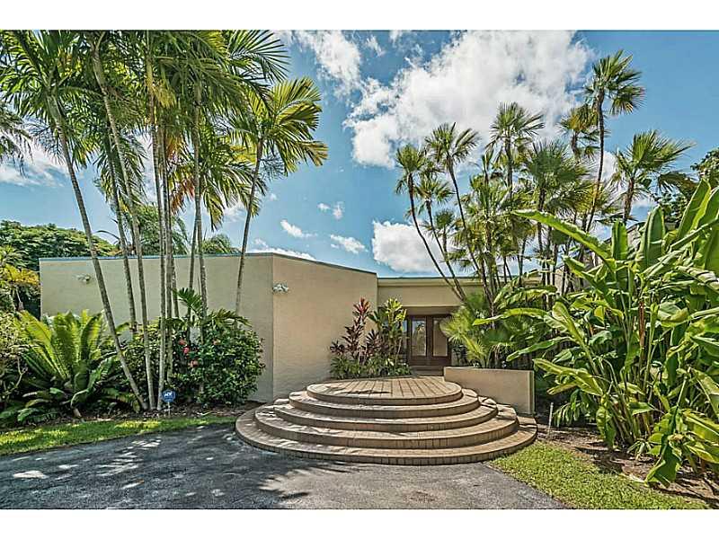 One of a kind tropical paradise w/ pool on quiet cul de sac. Built around a lg open terr, this unique home offers panoramic views of lush landscaping from every room! 18' ceilings, spacious formal living, formal dining & family room w/ marble fireplace. W est wing w/ split bedrooms & den. East wing boasts lavish master suite w/ private office & marble bath overlooking private Lanai. Owners seek a buyer w/ an eye for design & an appreciation of unique architecture to bring their individuality to this canvas