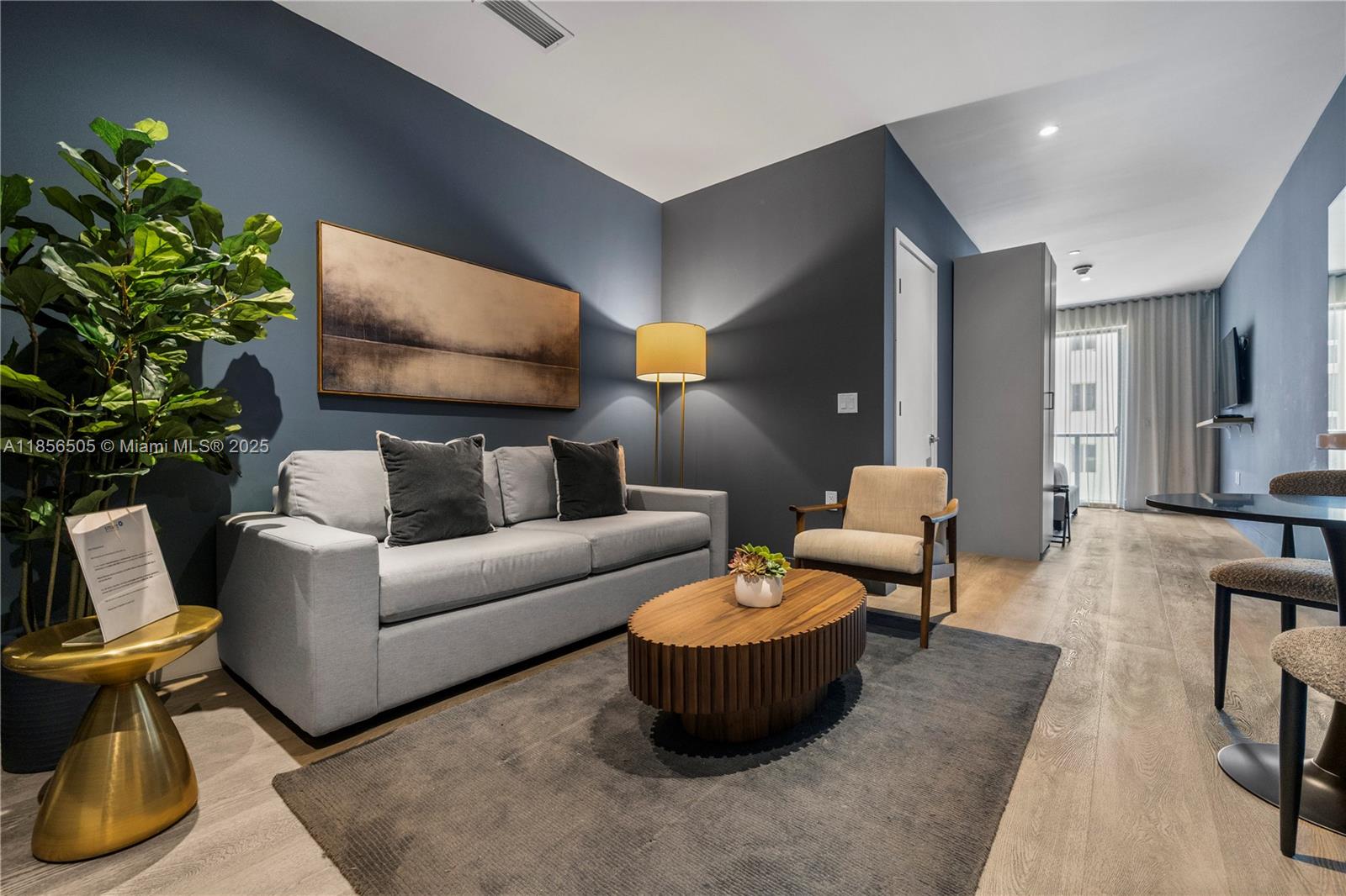 239 SW 9th St 602