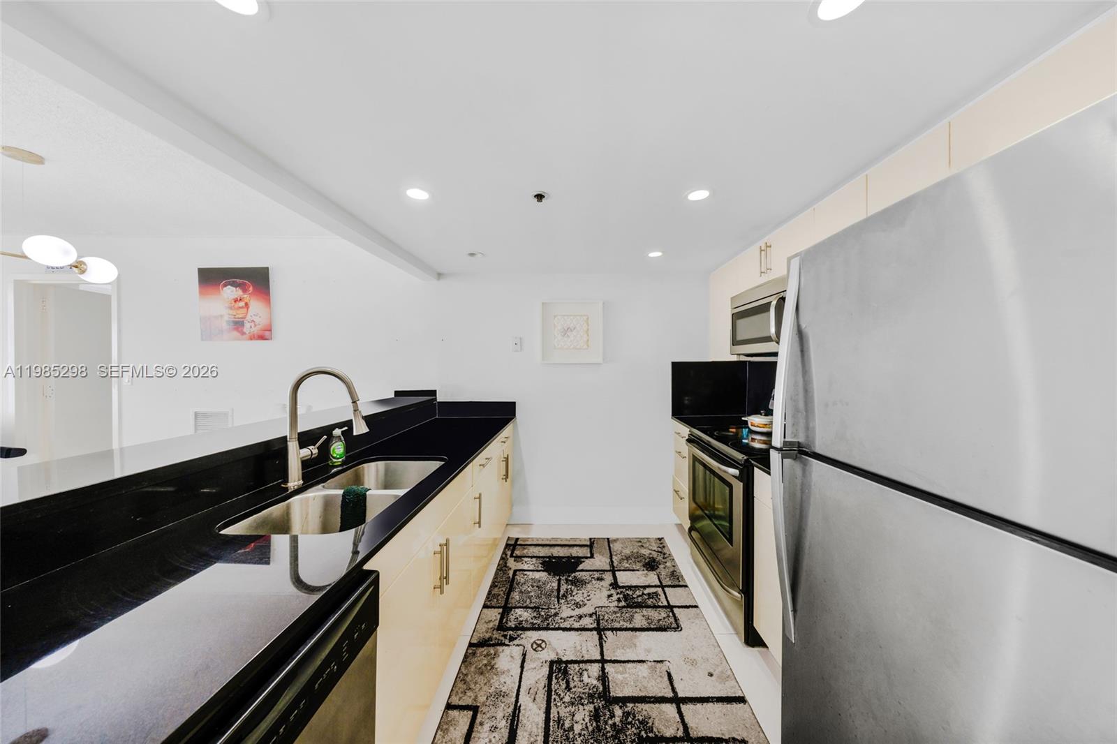 THE GRANDVIEW PALACE COND - Residential Lease