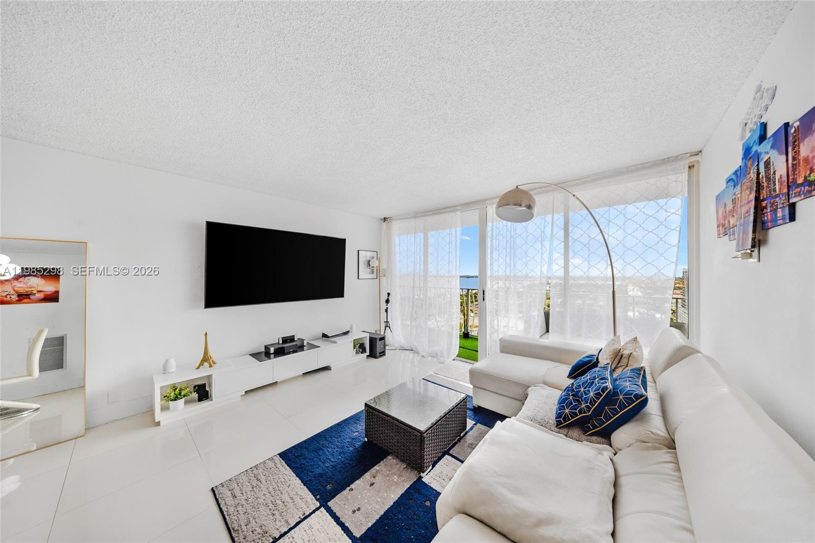 THE GRANDVIEW PALACE COND - Residential Lease