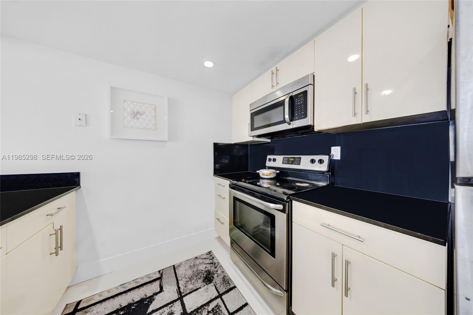 THE GRANDVIEW PALACE COND - Residential Lease