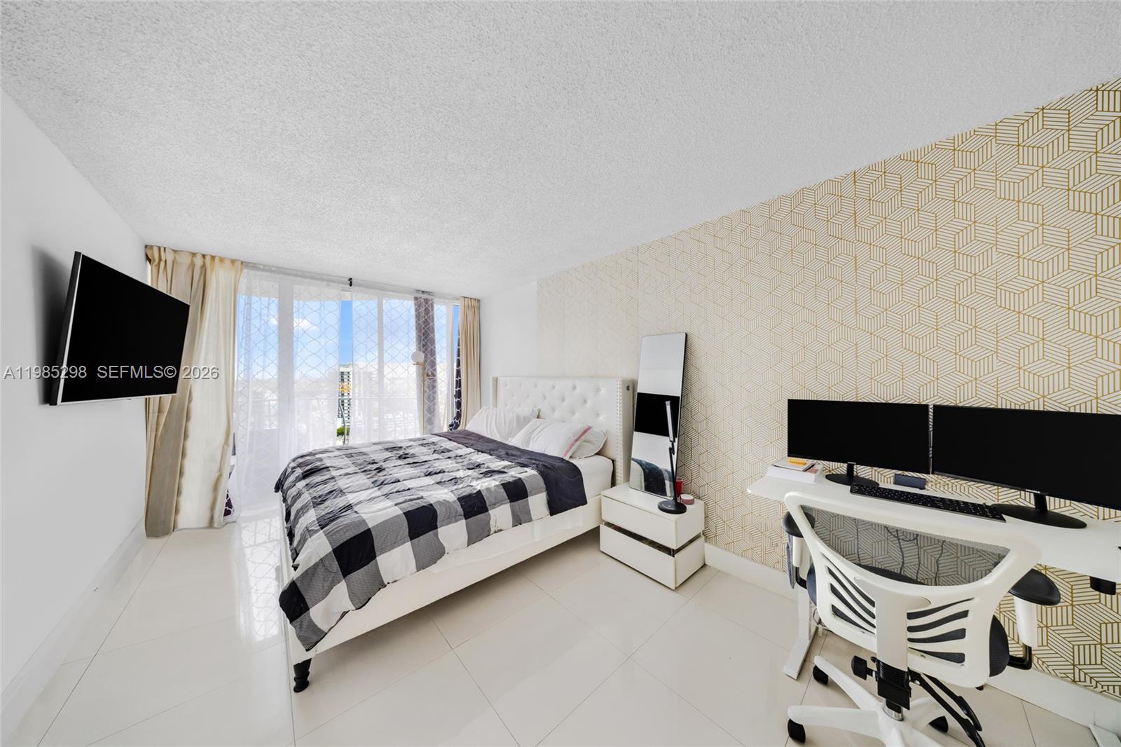 THE GRANDVIEW PALACE COND - Residential Lease