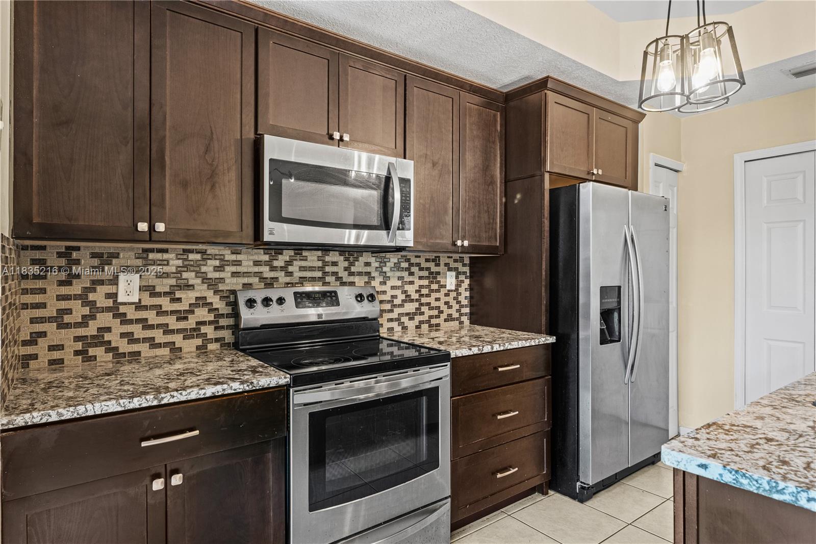 HAMPTON ISLES CONDO - Residential