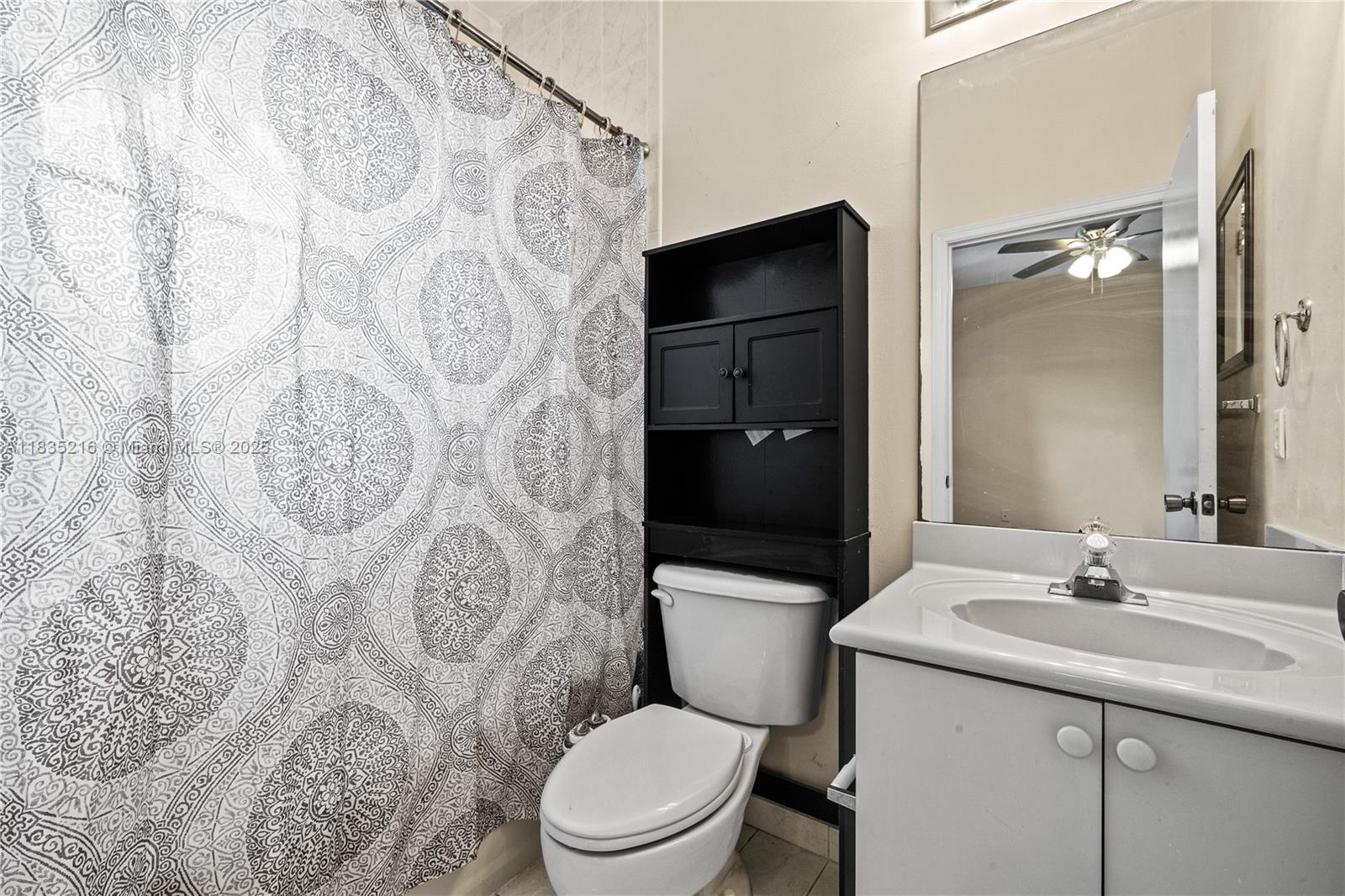 HAMPTON ISLES CONDO - Residential