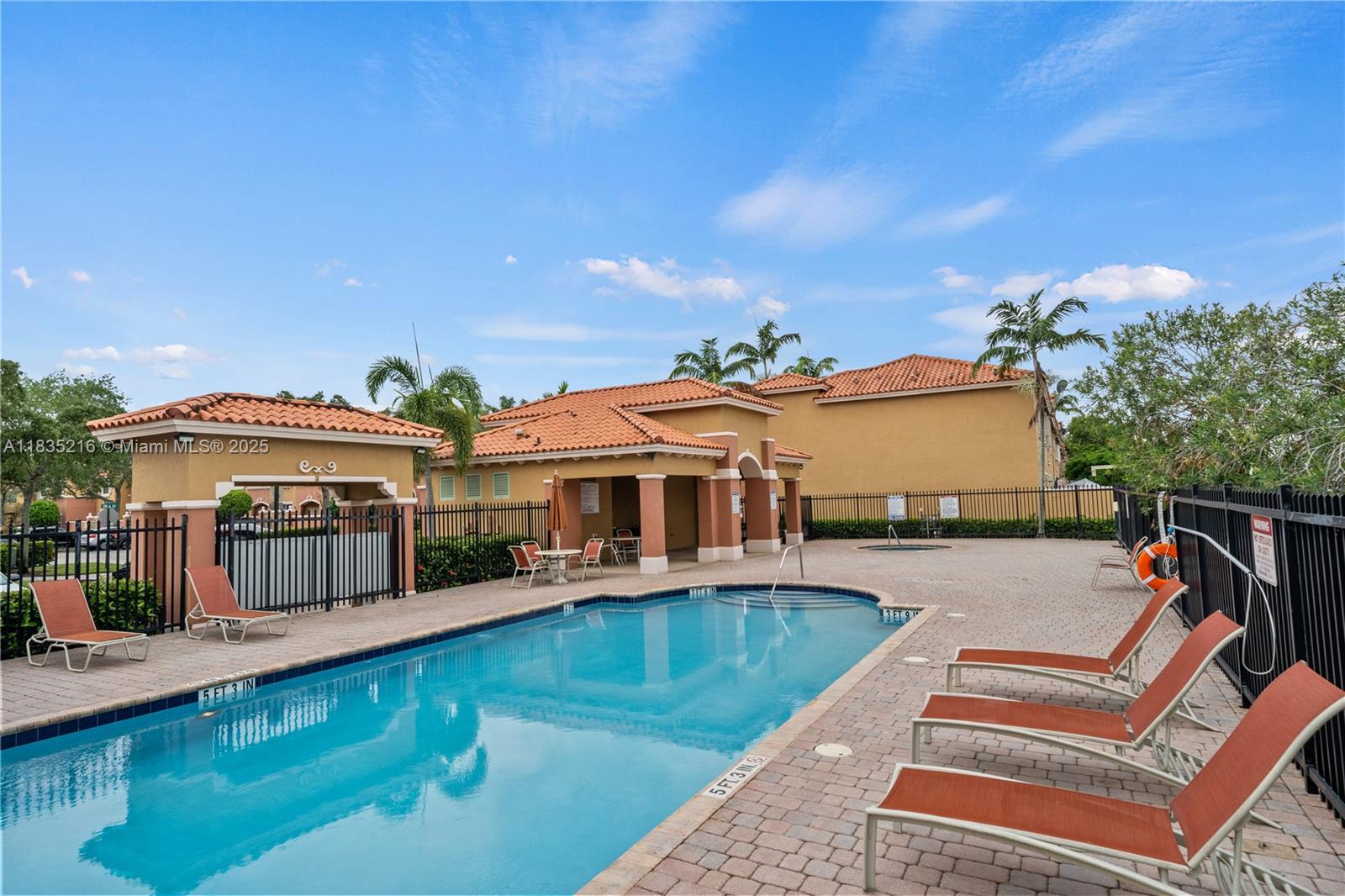 HAMPTON ISLES CONDO - Residential