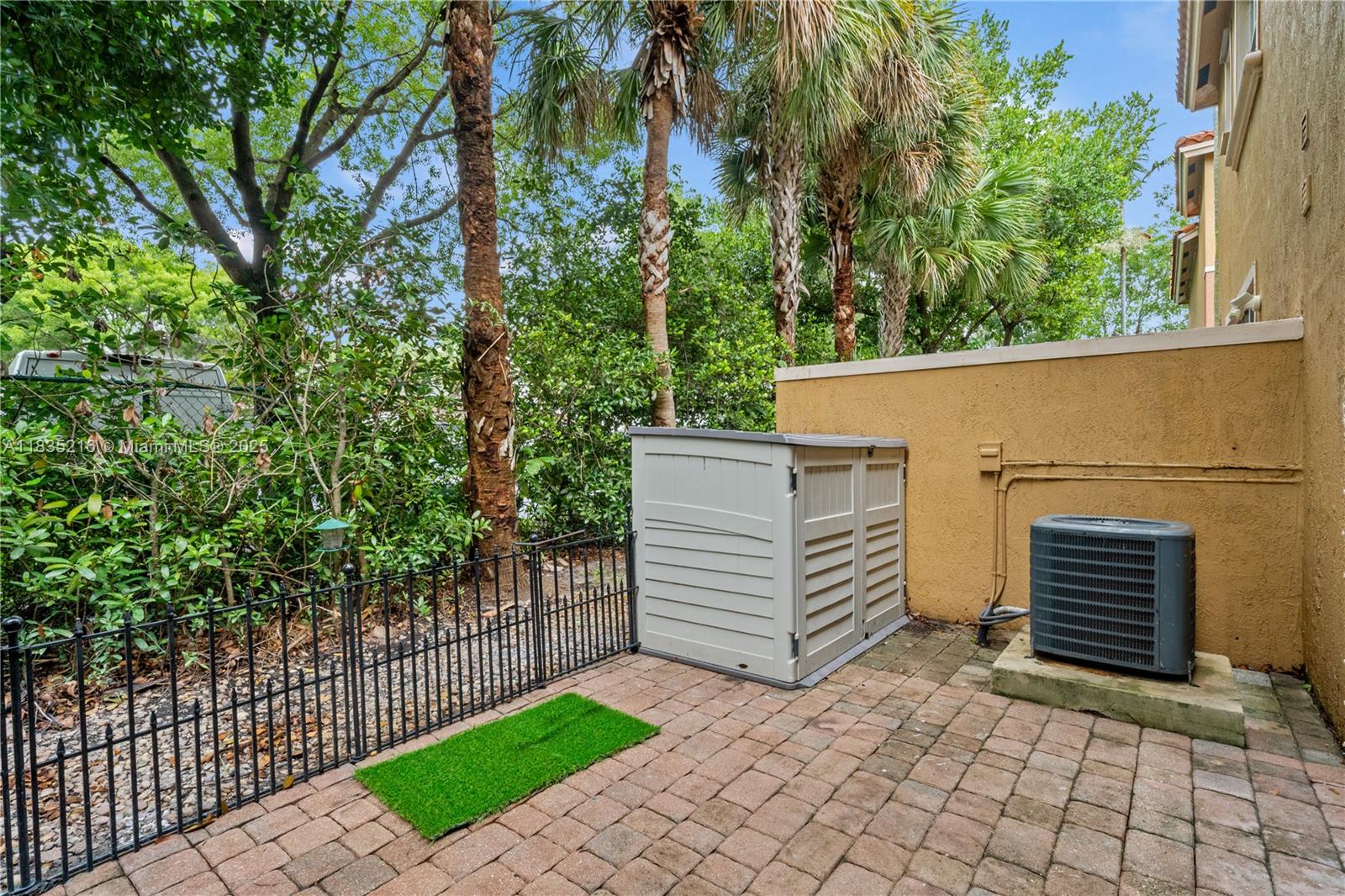 HAMPTON ISLES CONDO - Residential