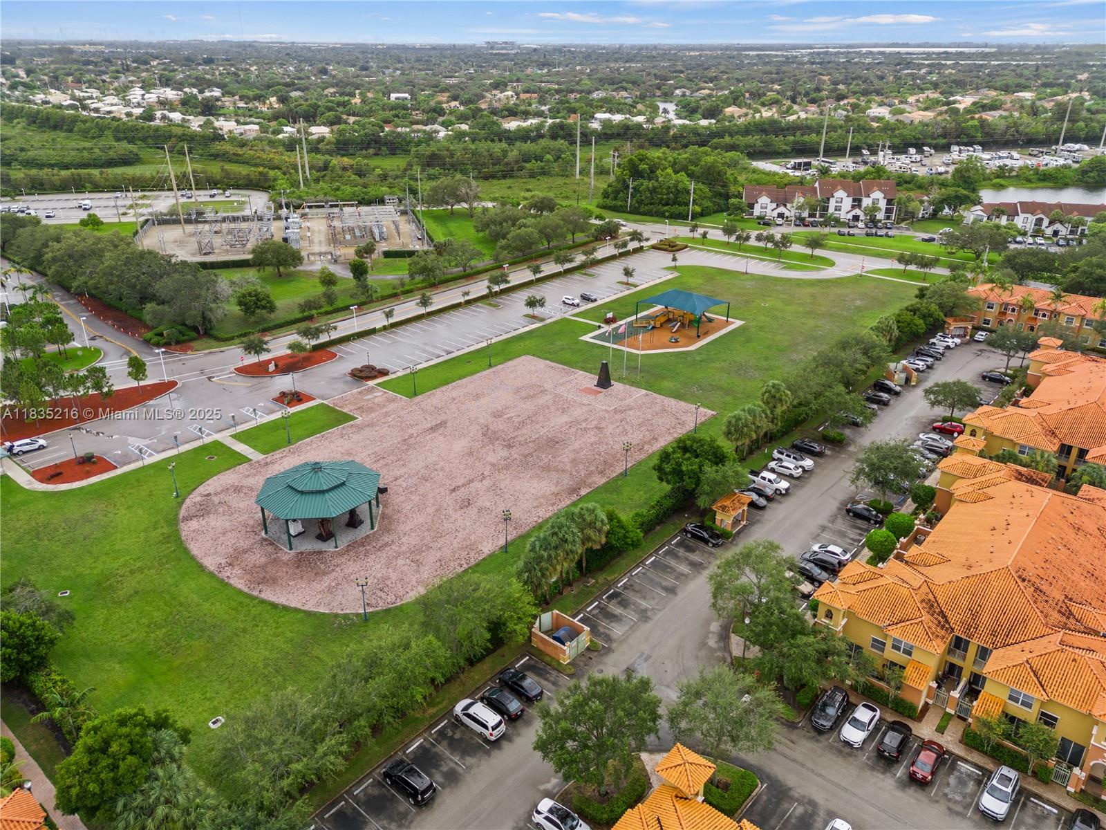 HAMPTON ISLES CONDO - Residential