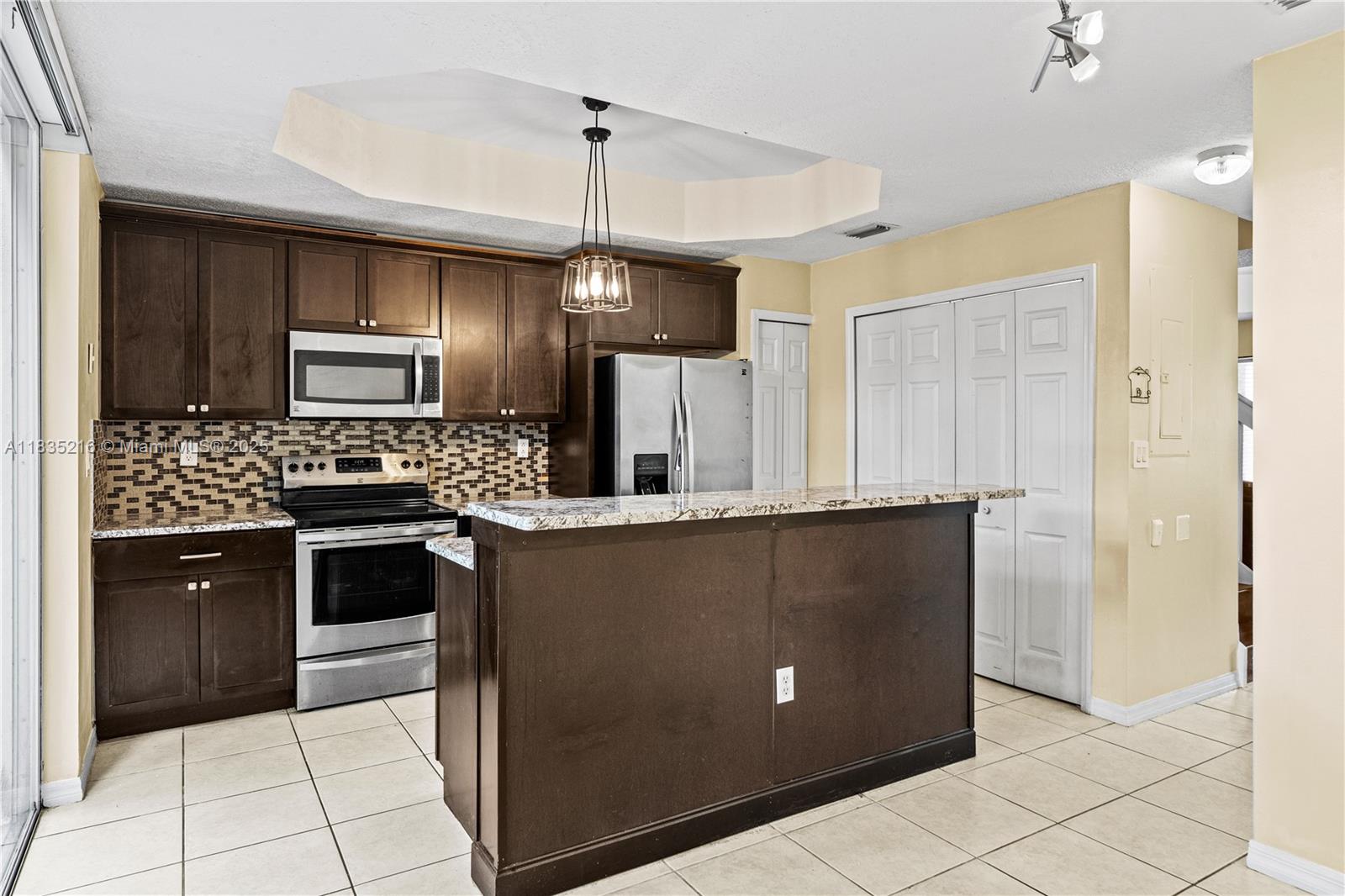 HAMPTON ISLES CONDO - Residential