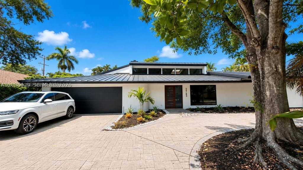 Photo of 2765 NE 35th Dr, Fort Lauderdale, FL 33308 (MLS # A12086029)